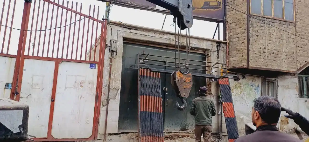 A significant step in improving traffic flow on Shariati Street through the acquisition of a commercial unit