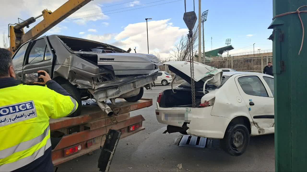 Collision of two vehicles and rollover of a Peugeot 405 on Delijan Boulevard