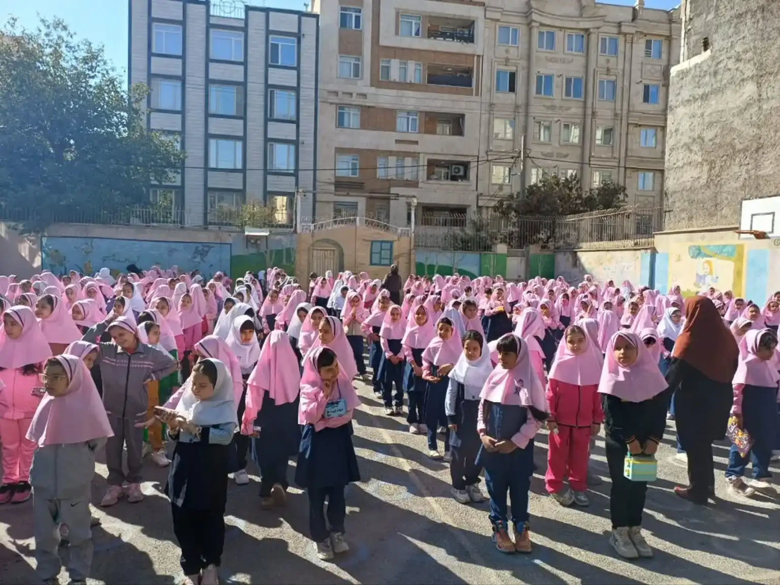 The Echo of the "Arak Bell" at Sama Girls' School; A Narrative of the City's Notables and Culture