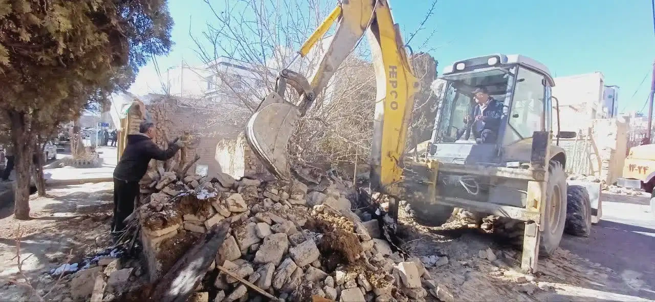 Acquisition and demolition of a dilapidated building on Al-Hadi Street in Arak to improve urban safety