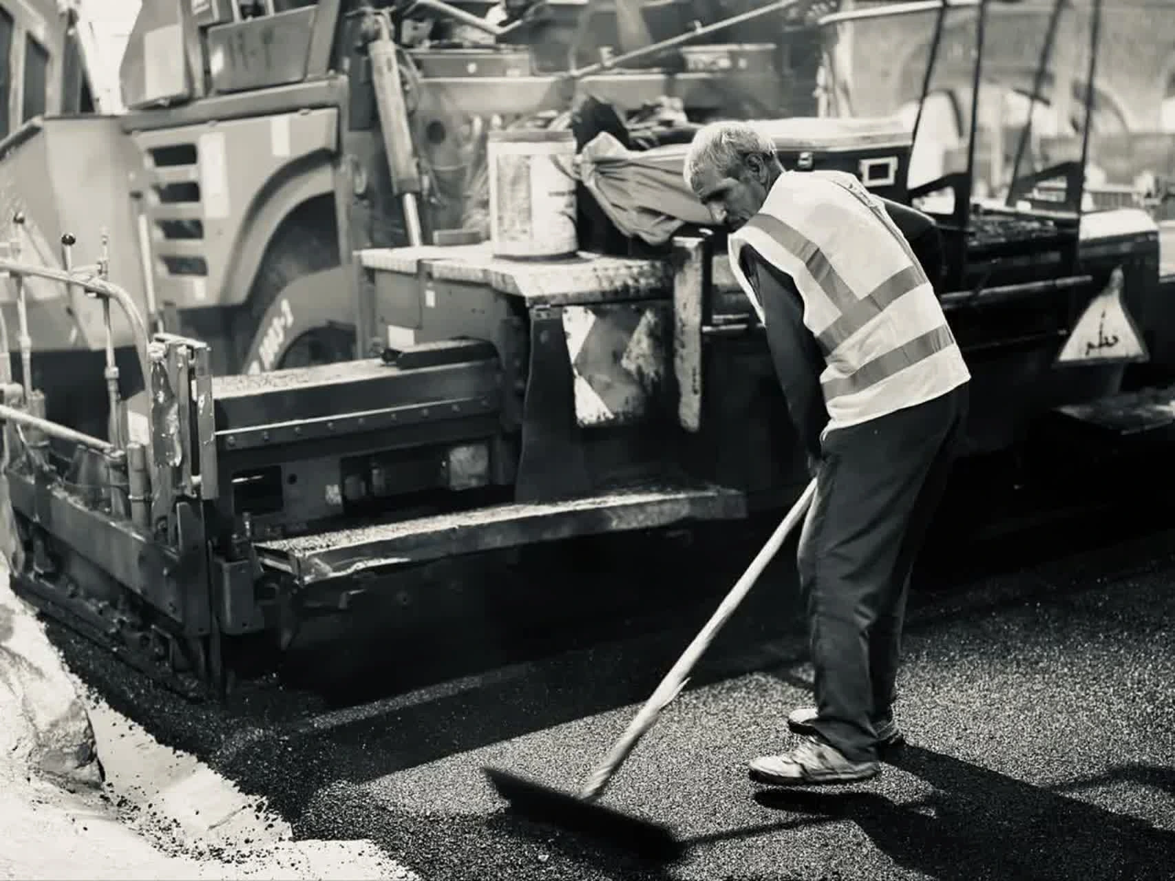 141 thousand tons of asphalt; a major transformation in improving Arak's urban streets over the first 9 months of the year