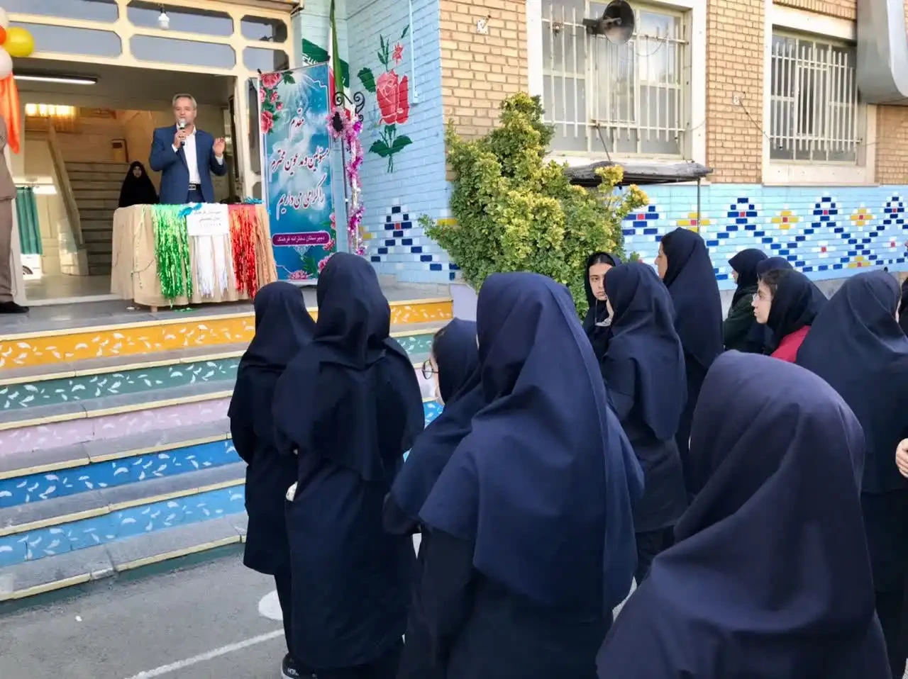 The echo of the "Arak Bell" at Majd Zarrin-Ghalam Girls' High School (Farhang); honoring the city's culture and identity