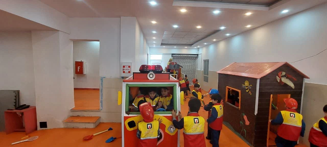 Fire Station No. 2 of Arak Industrial City Hosts Preschool Beginners of Al-Mahdi