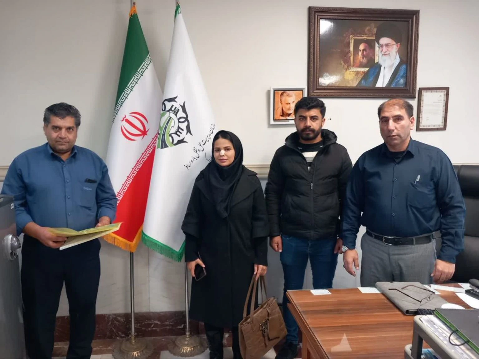 The Honesty of the Bus Driver in Arak; Returning Documents and Foreign Currency to an Iraqi Citizen